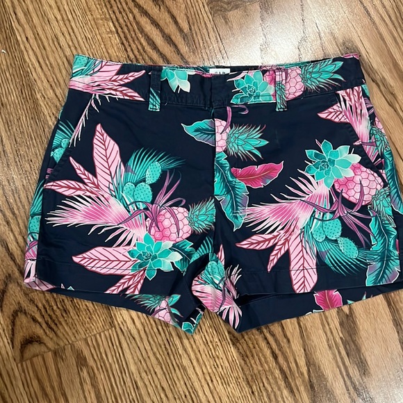 GAP Tropical City Shorts.  Size 2 - Picture 1 of 9